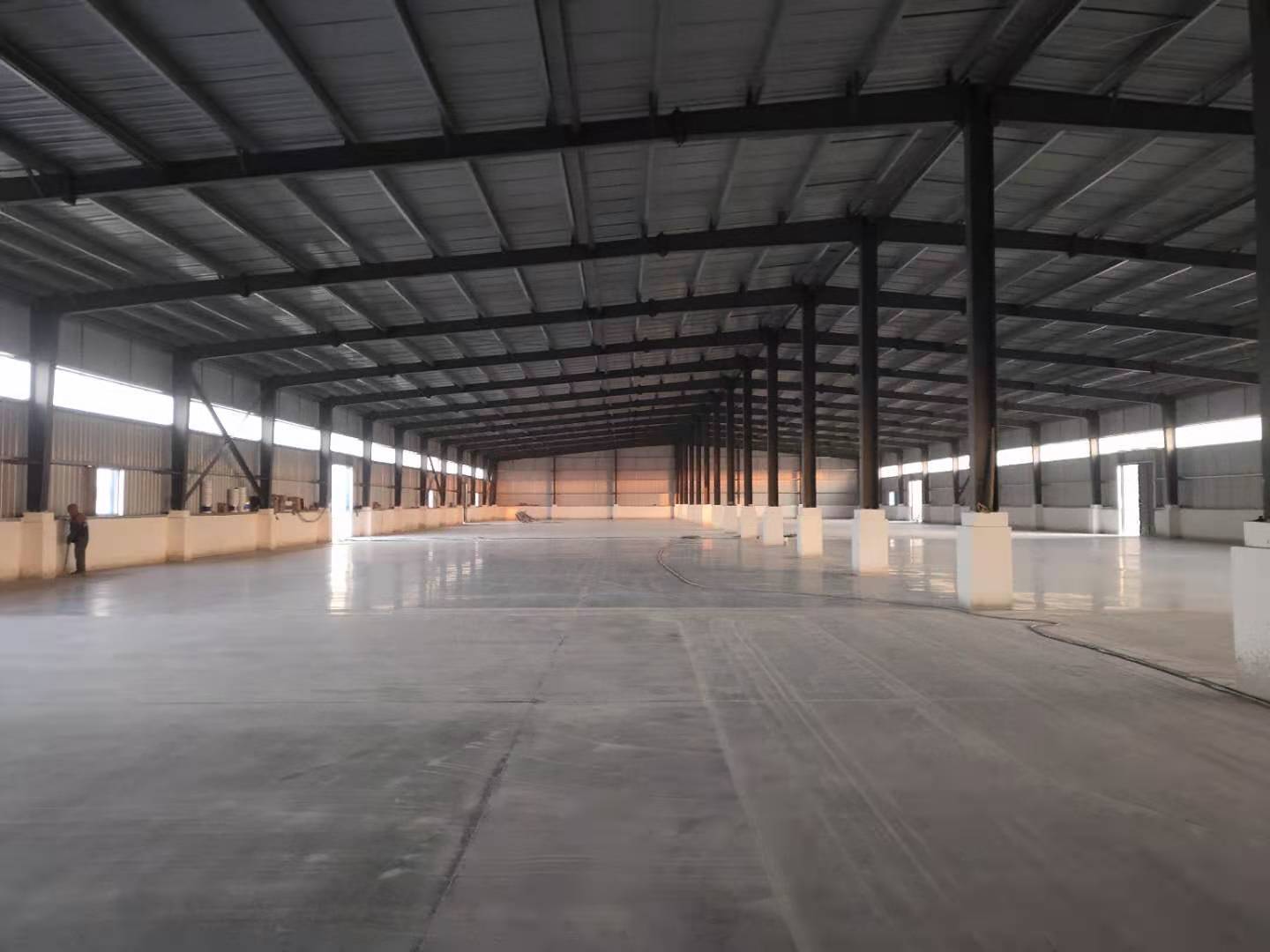 河北化工集團(tuán)內(nèi)蒙分公司車(chē)間地坪固化施工收尾階段！