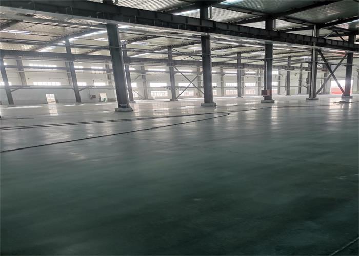 新樂(lè)某工廠(chǎng)金剛砂地坪施工中！